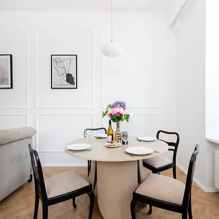 Downtown - Parking, Piotrkowska St Nearby - By Rentujemy Łódź