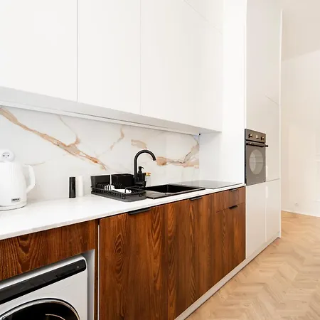 Downtown - Parking, Piotrkowska St Nearby - By Rentujemy Apartamento