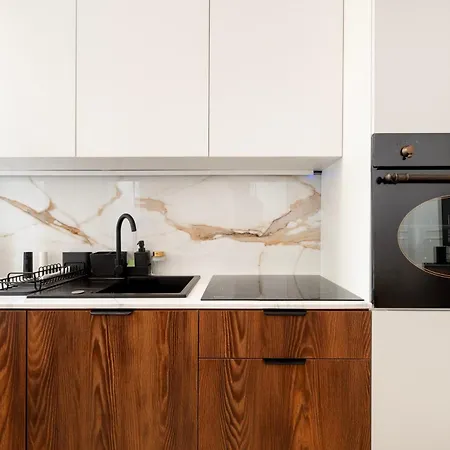 Downtown - Parking, Piotrkowska St Nearby - By Rentujemy * Łódź