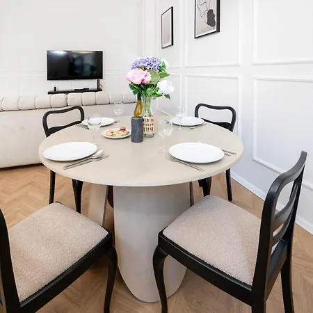 Apartament Downtown Apt - Parking, Piotrkowska St Nearby - By Rentujemy