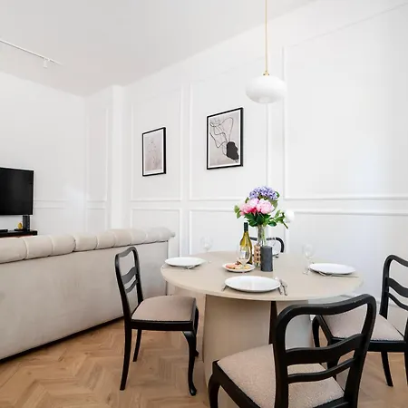 Downtown - Parking, Piotrkowska St Nearby - By Rentujemy Apartament