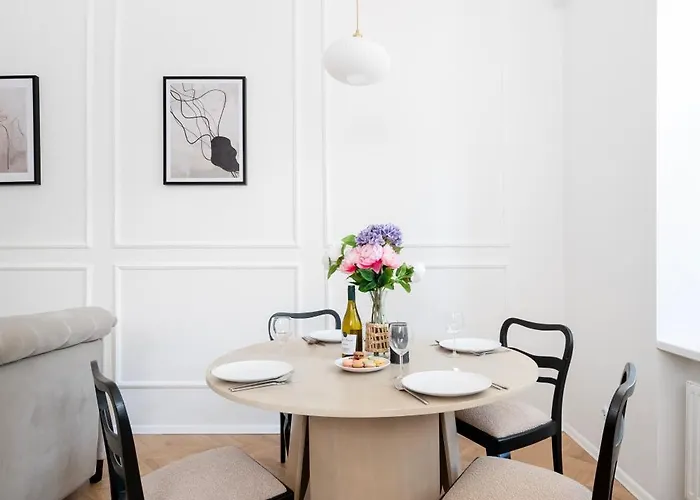 Downtown - Parking, Piotrkowska St Nearby - By Rentujemy Łódź