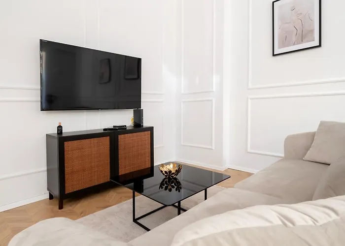 Downtown - Parking, Piotrkowska St Nearby - By Rentujemy * Łódź