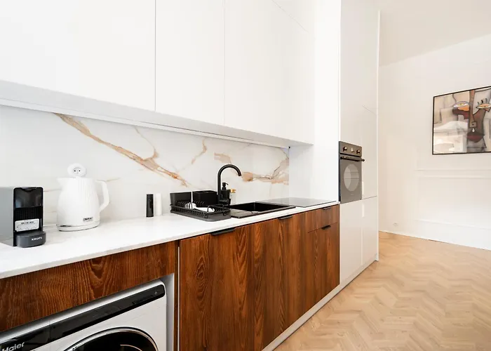 Downtown - Parking, Piotrkowska St Nearby - By Rentujemy Apartamento