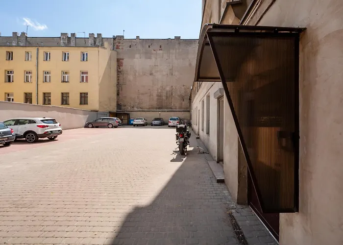 Downtown - Parking, Piotrkowska St Nearby - By Rentujemy Lejlighed *