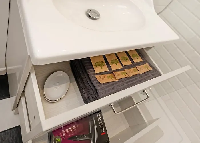 Downtown - Parking, Piotrkowska St Nearby - By Rentujemy Lejlighed *