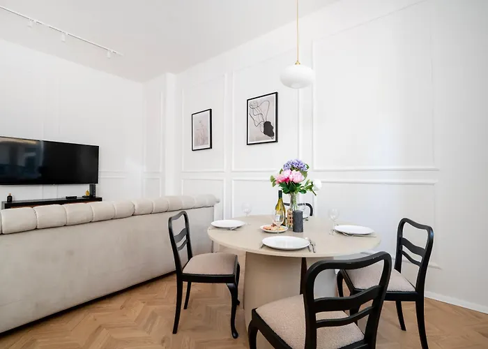 Downtown - Parking, Piotrkowska St Nearby - By Rentujemy Apartamento